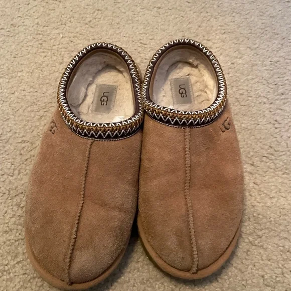 Ugg Clogs. Sz. 9 - Picture 1 of 5